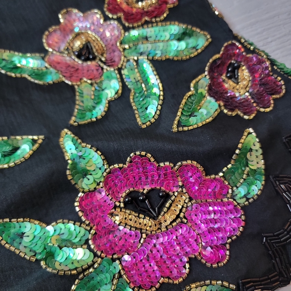 ♡Laurence Kazar Black Floral Sequin Short Sleeve Top B-21 - Picture 4 of 8